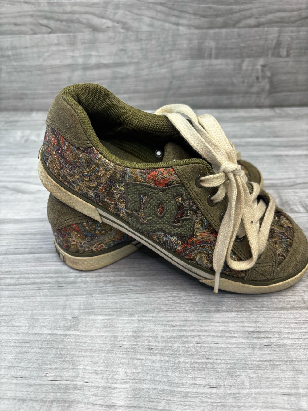 DC Women's Olive Paisley Canvas Embroidered Y2K Sneakers size 7.5 - Picture 11 of 16